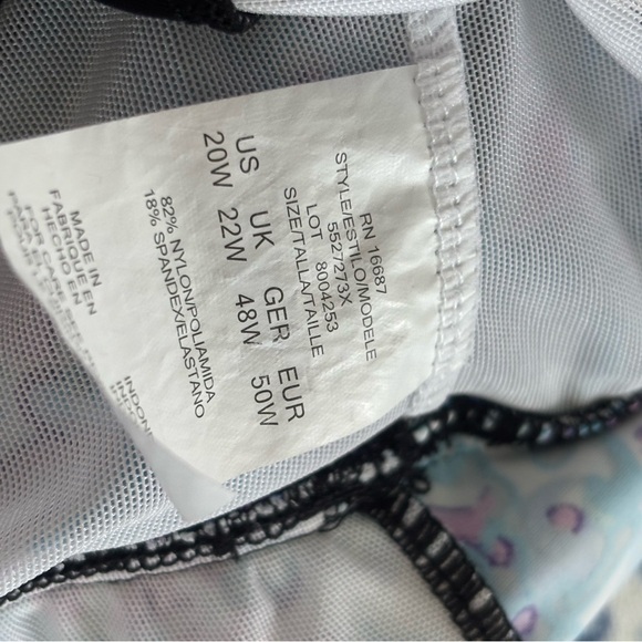 Women’s One Piece Floral Ruffled Bathing Suit Solid Bottom Size 20 - Picture 4 of 4